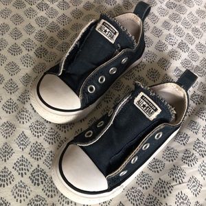Toddler Converse Chuck no-lace low top sneakers